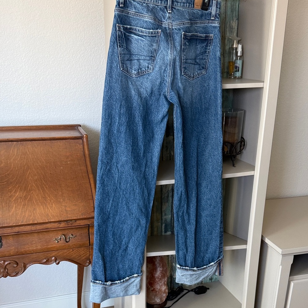 American Eagle Outfitters women’s  Relaxed Fit Denim Jeans - Picture 2 of 2